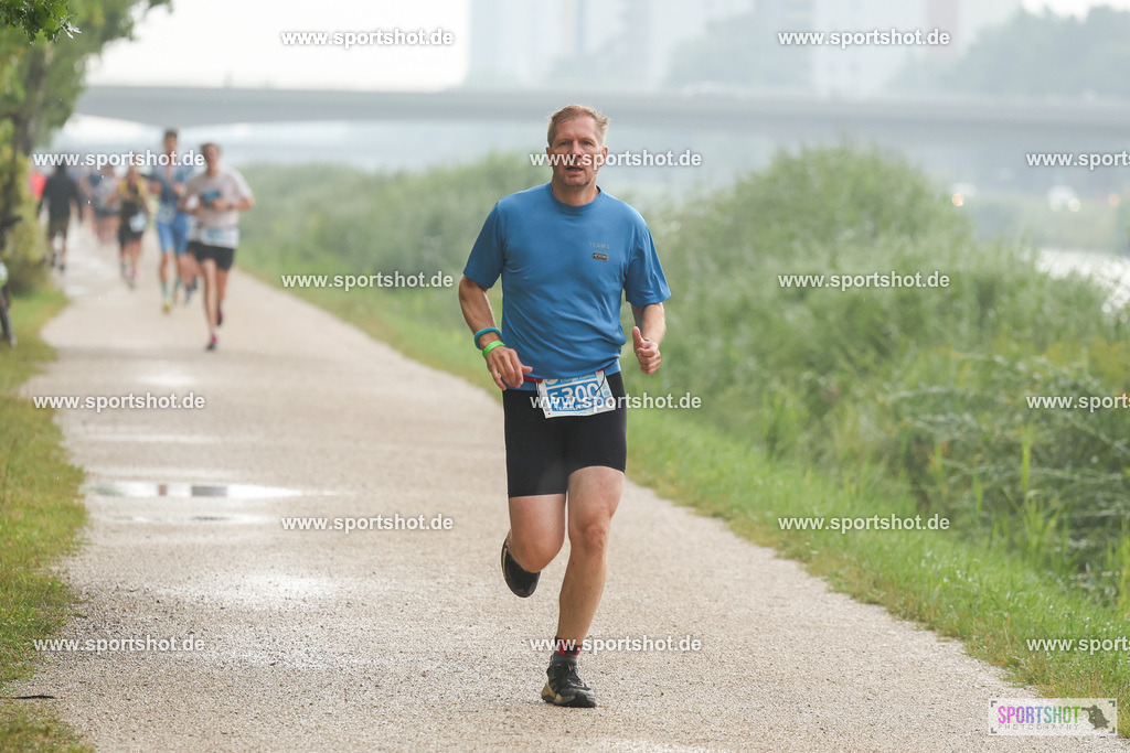 LUR_1197 | 34. M-net Erlanger Triathlon 2025 #erlangertriathlon  #mnettriathlon2025 #mnettriathlon #team #olympischedistanz #mitteldistanz #triathlon #maindonaukanal  #erlangertriathlon2025 #yourpictrs #tv1848 #tv1848erlangen  #triathlonbayern #sportinerlangen #demsportverbunden #sportshot_your_pictrs Copyright: www.sportshot.de