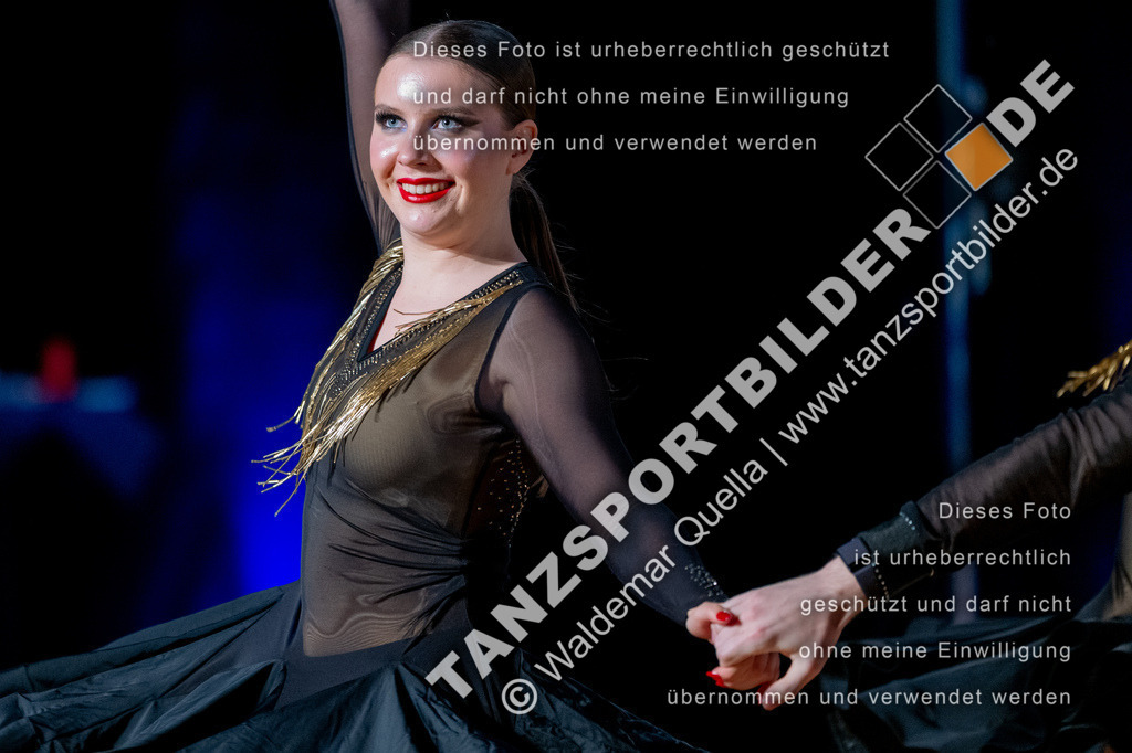 20250503-00819 | Hier finden Sie Tanz Bilder vom Latein und Standard Formationen tanzen. Sportbilder vom Tanzsport. Schöne Fotos und von Weltmeisterschaft, Europameisterschaft, Bundesliga, Regionalliga, Oberliga und Landesliga sowie von GOC Stuttgart, DanceComp, WM Bremen