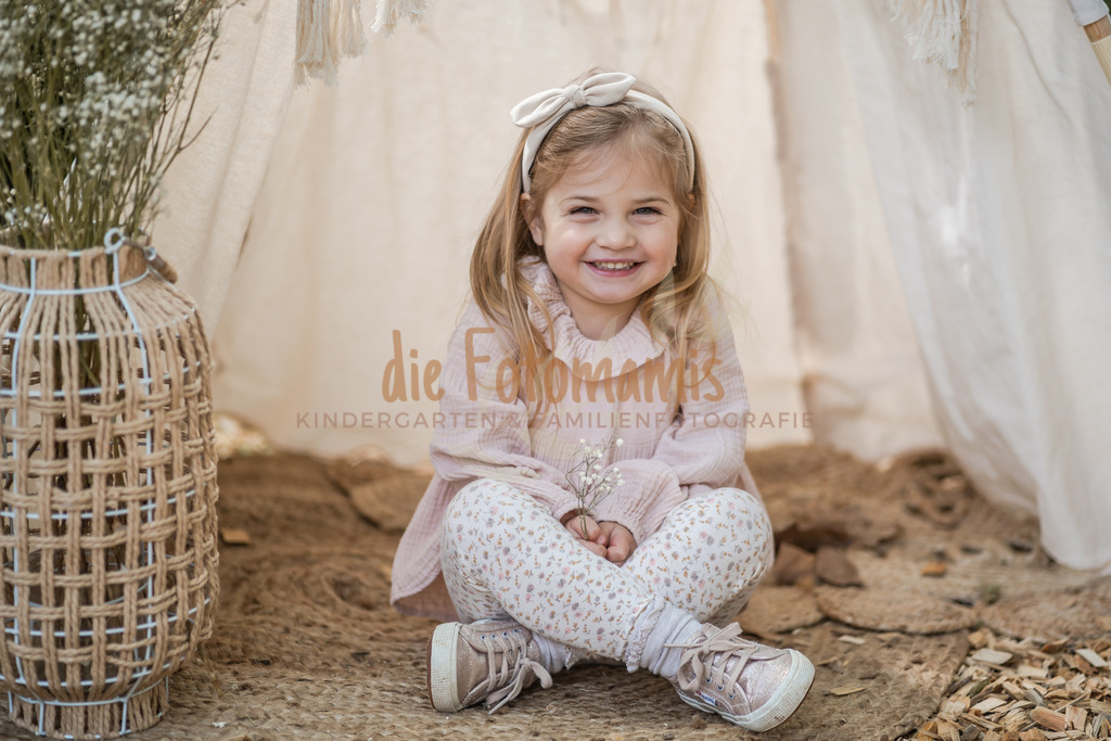 24 | Die Fotomamis – Eure Fotografen für Babybauch-, Neugeborenen-, Familien-, Kindergarten- und Hochzeitsfotografie. Mit Feingefühl, Leidenschaft & Liebe zum Detail.