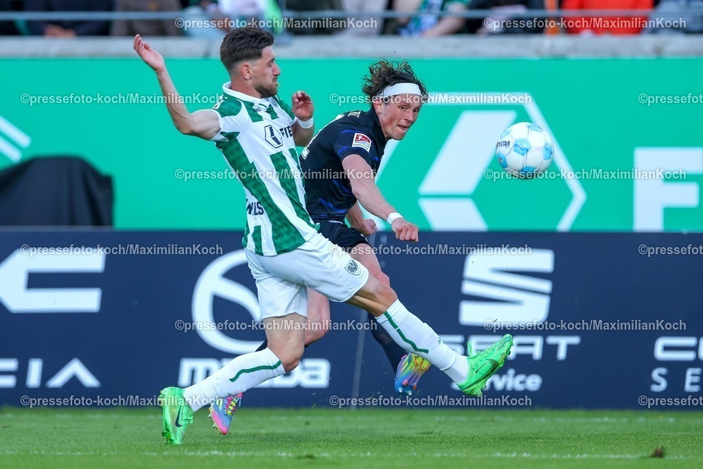 SCP09052501091 | 09.05.2025, Fußball, Preußen Münster - Hertha BSC, 2. Fußball Bundesliga, 33. Spieltag, Preußenstadion, Saison 2024 2025: Malik Batmaz (Preussen Muenster #23) im Zweikampf gegen Fabian Reese (Hertha BSC #11) DFB regulations prohibit any use of photographs as image sequences and or quasi-video.