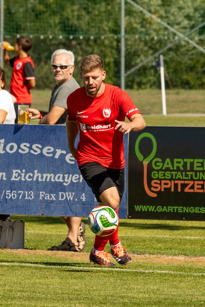 Spiel-0235_Legenden ASK-RAPID | Fotodoku 80 Jahre ASK-Loosdorf: Legendenmatch ASK-Loosdorf - Rapid WIENSponsoren, Mannschaften, Begrüßung, Interviews, das Spiel, Besucher, Fans, Stimmung.