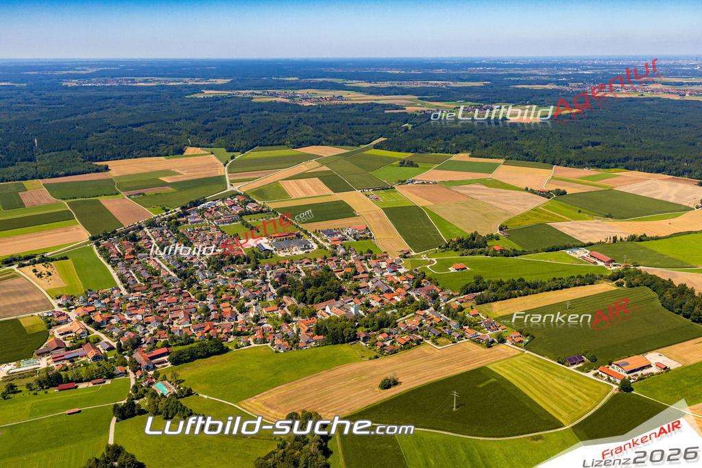 Luftaufnahme der Stadt Aying - Die Luftaufnahme wurde 2025 vom UL-Flugzeug heraus erstellt ( keine Drohne ) - Hochauflösende Luftaufnahme - für professionelle Ausdrucke geeignet. Die Geschenkidee !Mit Lizenz und Bildrechte bestellbar