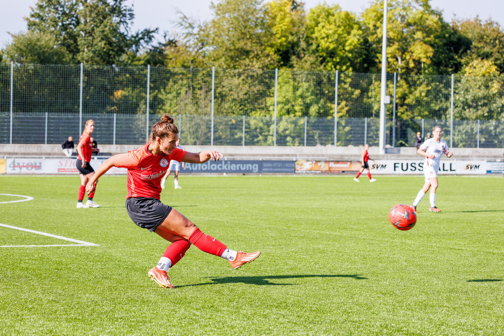 FCHHÜT_251003_3658 | 1.FC Heidenheim 1846 II vs. TSV Hüttlingen, Fußball, Frauen, Bezirkspokal, 2025/2026, 1.Runde, 03.10.2025 in Mergelstetten, Sportplatz 2(Foto: Michael Bulling) - Realisiert mit Pictrs.com