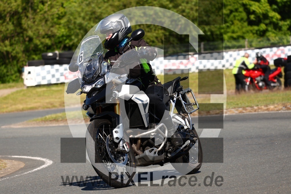 0065-20250512_00174 | Schöne Erinnerungen an spannende Momente - das festzuhalten ist unser Job. PIXELrace.de ist seit 2003 auf den Rennstrecken Europas unterwegs um die Action draußen beim Fahren und die wunderbare Stimmung imm Fahrerlager für euch einzufangen.