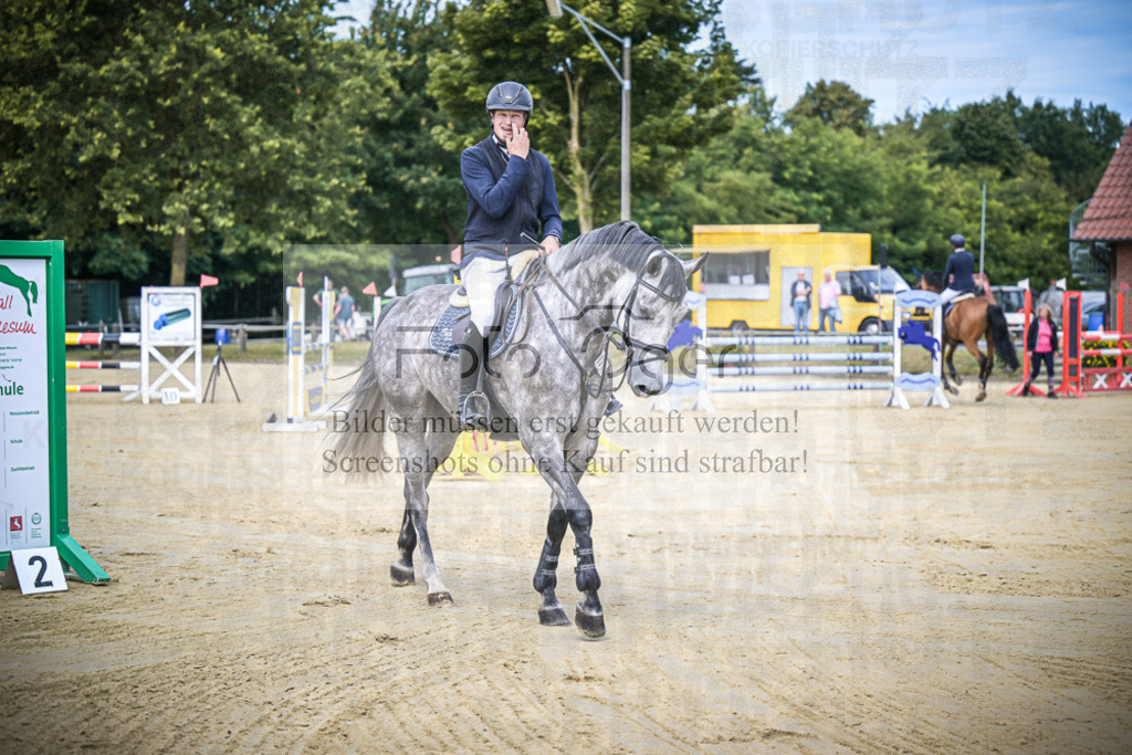 DOS_6751 | Entdecke hochwertige Reitturnierfotos von Foto Oger. Professionell, emotional und authentisch – jetzt Lieblingsmomente im Shop bestellen.Deutschlandweite Turnierfotografie. - Realisiert mit Pictrs.com