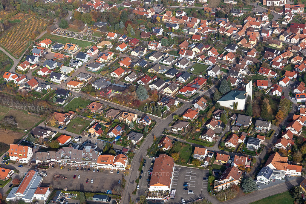 Luftbild: Rechtenbach, Kirchstr im Ortsteil Rechtenbach in Schweigen-Rechtenbach im Bundesland Rheinland-Pfalz in Deutschland. Foto: IMG_123790.jpg vom 07.11.2020 durch Werner Riehm/FLY-FOTO.de
