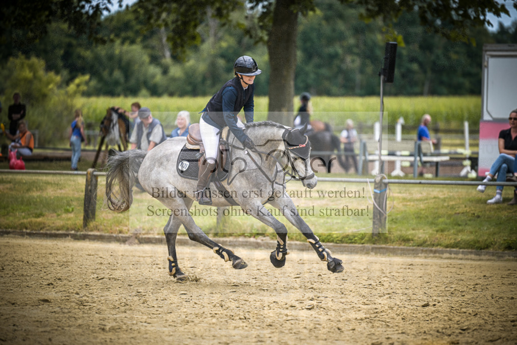 DOS_3811 | Entdecke hochwertige Reitturnierfotos von Foto Oger. Professionell, emotional und authentisch – jetzt Lieblingsmomente im Shop bestellen.Deutschlandweite Turnierfotografie. - Realisiert mit Pictrs.com
