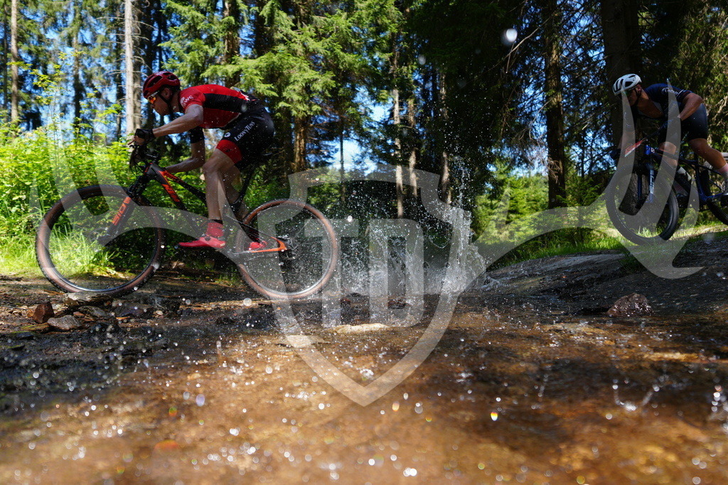 FC604706 | Fotogalerie der Treibjagd im Dunkelwald - Dein MTB Etappenrennen im Erzgebirge - Realisiert mit Pictrs.com