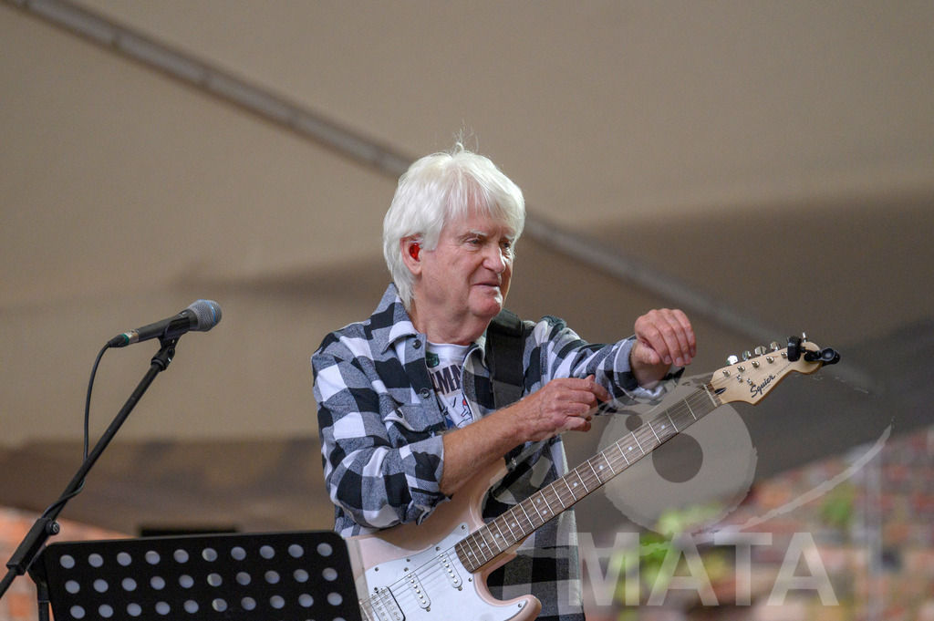 _DWA2731 | John Lees von John Lees' Barclay James Harvest live bei einem Konzert in Serenadenhof Nürnberg, 01.07.2023 - Realisiert mit Pictrs.com