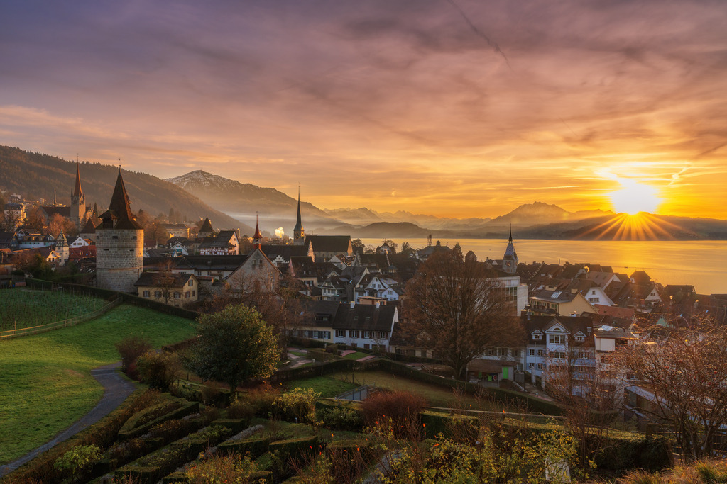 Altstadt von Zug | Blick von der Guggiwiese auf die Altstadt Zug im Winter. - Realisiert mit Pictrs.com