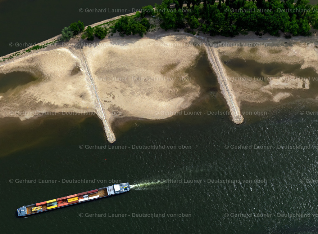 3126182 | Containerschiff beim Passieren einer Sandbank im Rhein bei Oberwesel