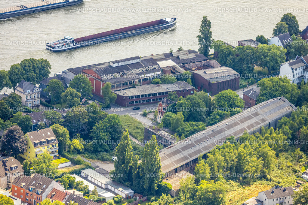 Duisburg250705246Nord | Luftbild, Binnenschifffahrt auf dem Rhein am Schiffersteig, verlassene ehemalige Fabrik Schmitz Söhne Maschinenbau, Alt-Homberg, Duisburg, Ruhrgebiet, Nordrhein-Westfalen, Deutschland
