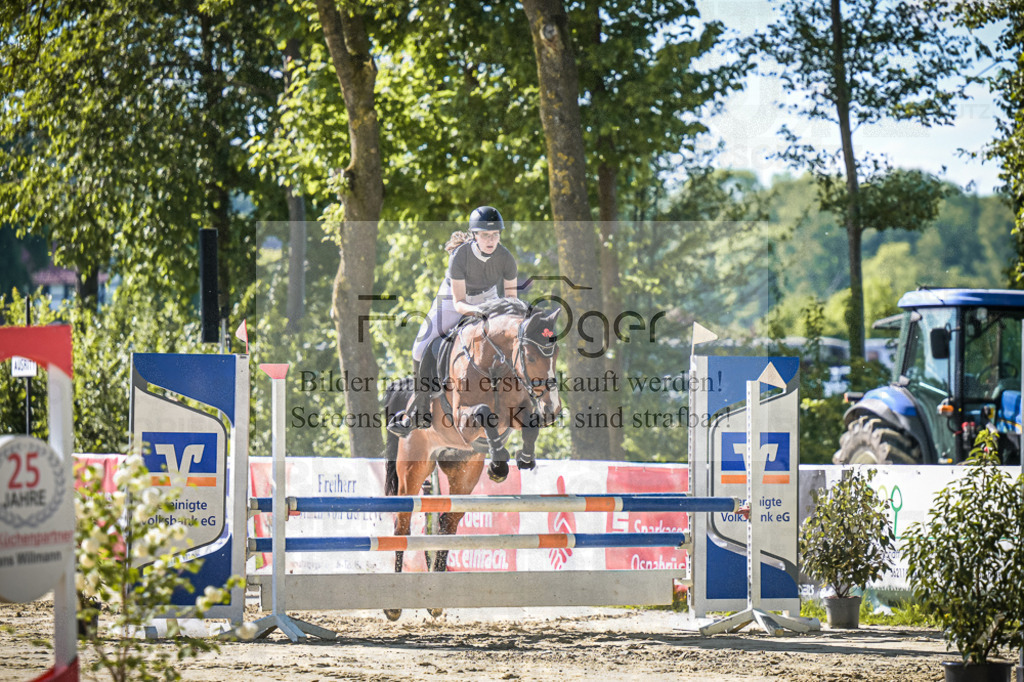 DOS_3028 | Entdecke hochwertige Reitturnierfotos von Foto Oger. Professionell, emotional und authentisch – jetzt Lieblingsmomente im Shop bestellen.Deutschlandweite Turnierfotografie. - Realisiert mit Pictrs.com