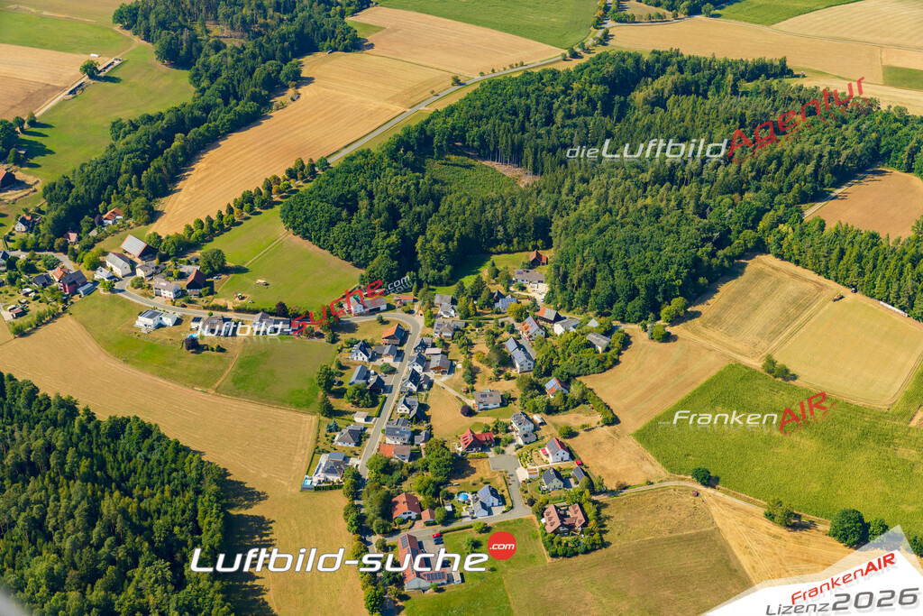 Schrägluftbild  Mödlitz  Schneckenlohe - Das Luftbild wurde 2025 vom UL-Flugzeug heraus erstellt ( keine Drohne ) - Hochauflösende Luftaufnahme -Nicht vergleichbar mit Google Maps oder Satelittenbilder- Die Geschenkidee !Mit Lizenz und Bildrechte bestellbar