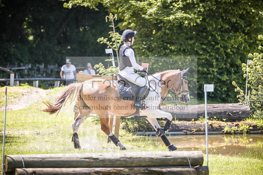 DOS_1468 | Entdecke hochwertige Reitturnierfotos von Foto Oger. Professionell, emotional und authentisch – jetzt Lieblingsmomente im Shop bestellen.Deutschlandweite Turnierfotografie. - Realisiert mit Pictrs.com