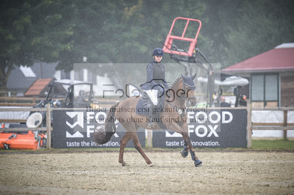 DOS_0215 | Entdecke hochwertige Reitturnierfotos von Foto Oger. Professionell, emotional und authentisch – jetzt Lieblingsmomente im Shop bestellen.Deutschlandweite Turnierfotografie. - Realisiert mit Pictrs.com