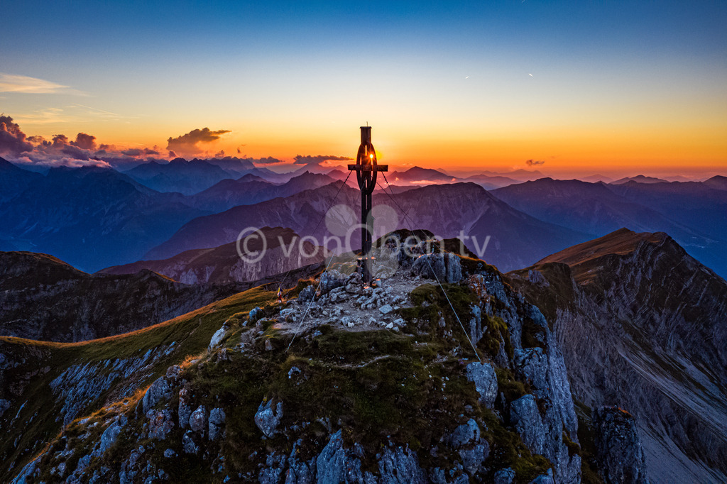 Gipfelkreuz am Hochiss im Rofangebirge | Luftbilder, Drohnenbilder, Oberfranken, Bayern, Kronach, Lichtenfels, Kulmbach, Thüringen, Frankenwald, Thüringerwald - Realisiert mit Pictrs.com