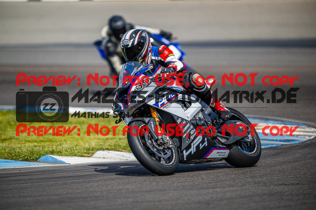 MaZZes_FotoMatrix_230410_8374 | ROT