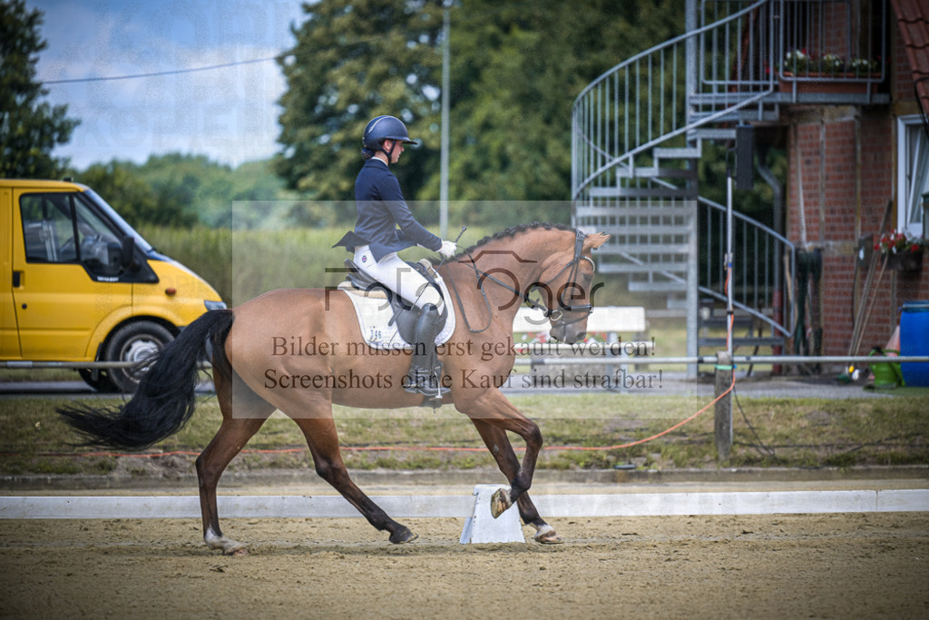 DOS_4053 | Entdecke hochwertige Reitturnierfotos von Foto Oger. Professionell, emotional und authentisch – jetzt Lieblingsmomente im Shop bestellen.Deutschlandweite Turnierfotografie. - Realisiert mit Pictrs.com