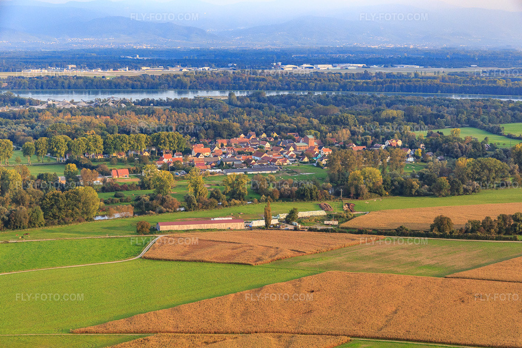 Aerial view: View of the town in Fort-Louis in the state Bas-Rhin, France.Photo: IMG_074350.jpg taken on 10/04/2014 by Werner Riehm/FLY-FOTO.comResolution of the original: 5472 x 3648 px