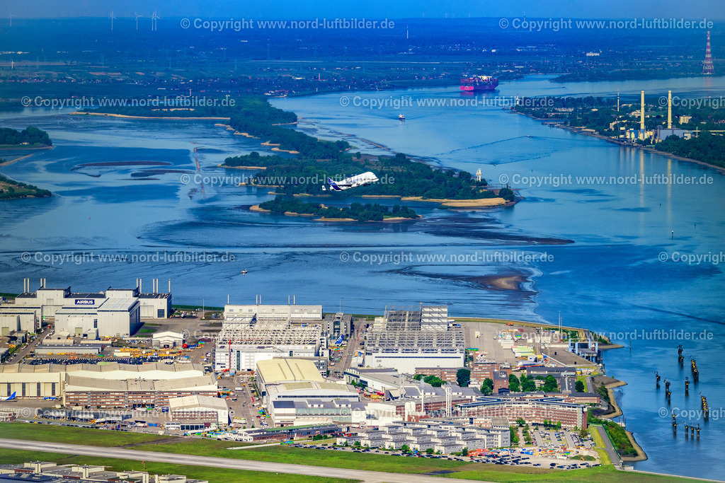 Hamburg_Finkenwerder_Airbus_Beluga_Xl_Im_Abflug_ELS_5602090525 | HAMBURG 09.05.2025 Startvorgang auf dem Werksflughafen einer XL " Beluga " von Airbus auf dem Produktionsgelände Airbus Finkenwerder in Hamburg. Weiterführende Informationen bei: Airbus SE. // Take-off process at the factory airport of an Airbus XL "Beluga" on the Airbus Finkenwerder production site in Hamburg. Further information at: Airbus SE. Foto: Martin Elsen