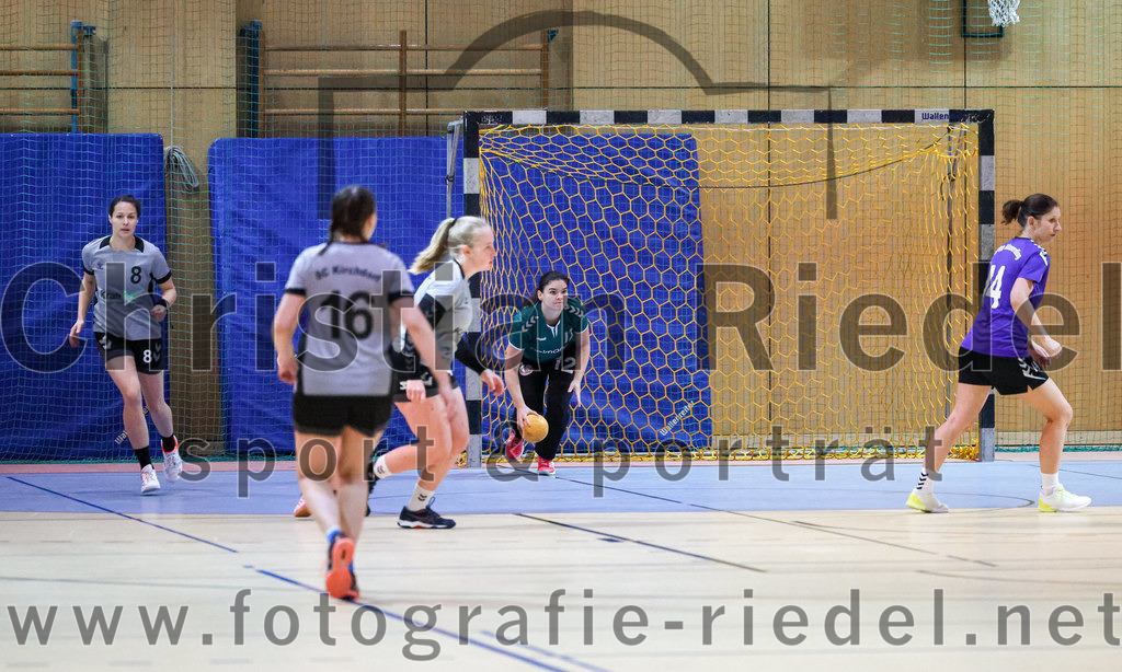 2022-11-12_042_SpVgg_Altenerding_II_gegen_SC_Kirchdorf | Erding, Deutschland, 12.11.2022:
Handball, Bezirksliga Frauen Altbayern 2022 / 2023, 5. Spieltag, SpVgg Altenerding II gegen SC Kirchdorf, Endergebnis: 24:19

Torfrfau Anna-Lena Schmitt (SpVgg Altenerding, #12), Sophie Lößl (SpVgg Altenerding, #24)

Foto: Christian Riedel / fotografie-riedel.net