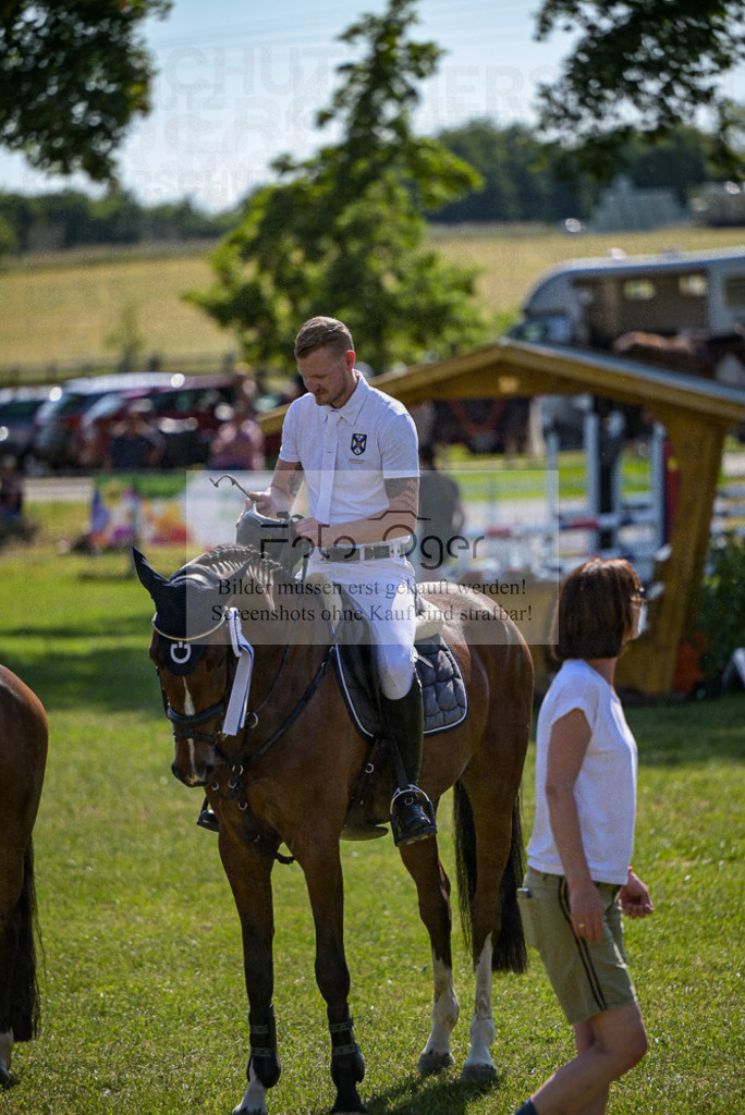 Reitturnier Voxtrup | Entdecke hochwertige Reitturnierfotos von Foto Oger. Professionell, emotional und authentisch – jetzt Lieblingsmomente im Shop bestellen.Deutschlandweite Turnierfotografie. - Realisiert mit Pictrs.com