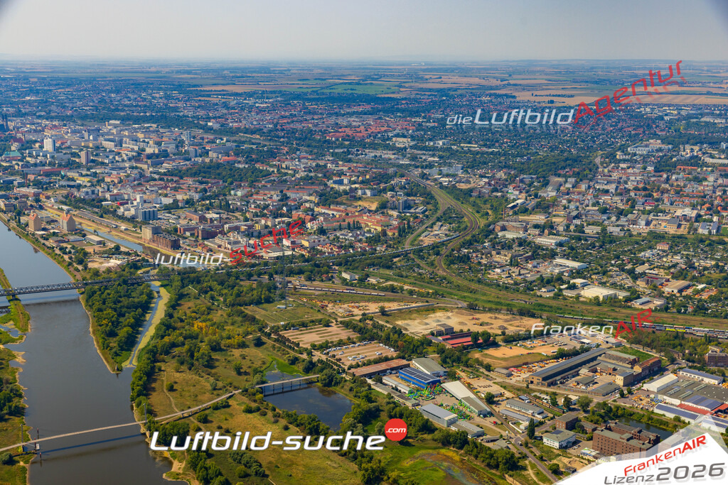 Industriehafen Magdeburg Bild- Das Luftbild wurde 2025 vom UL-Flugzeug heraus erstellt ( keine Drohne bzw. Drohnenaufnahme ) - Hochauflösende Luftaufnahme -Nicht vergleichbar mit Google Maps oder Satelittenbilder- Die Geschenkidee !Mit Lizenz und Bildrechte bestellbar - CC