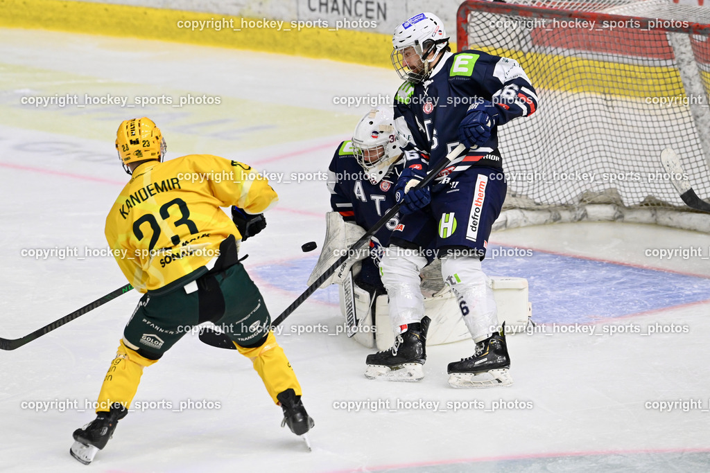ATSE Graz vs. EHC Lustenau | #23 Kandemir Adem EHC Lustenau, #32 Zeugswetter Florian ATSE Graz, #86 De Pauli Florian ATSE Graz, ATSE Graz vs. EHC Lustenau, ATSE Graz vs. EHC Lustenau am 14.02.2026 in Graz (Merkur Eishalle ), Austria, (Photo by Bernd Stefan)