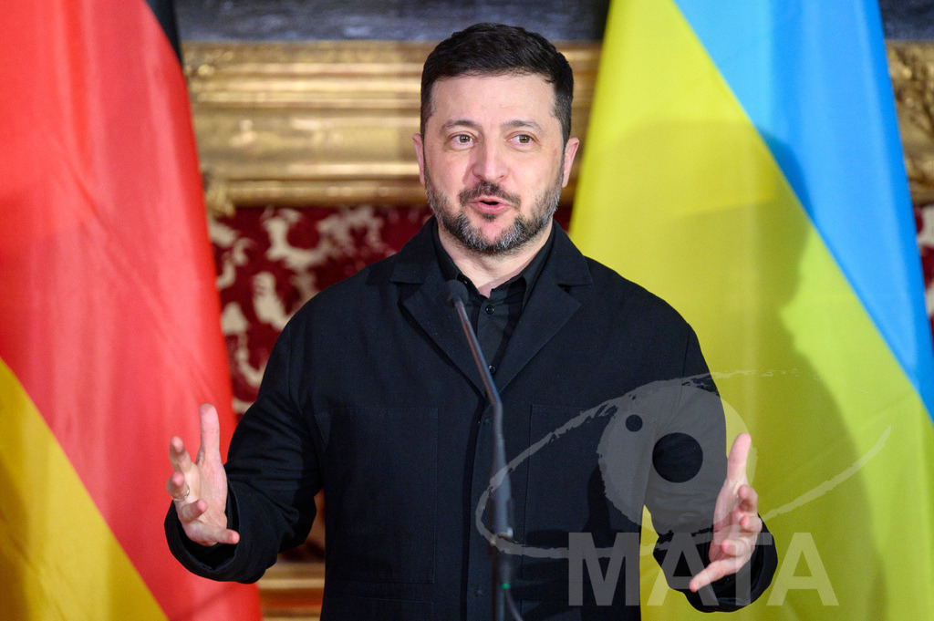 _DWI5288-Bearbeitet | Politiker Wolodymyr Selenskyj, Präsident der Ukraine, iwährend eines Pressestatements in der Münchner Residenz vor der Verleihung des Ewald-von-Kleist-Preises.Der diesjährige Ewald-von-Kleist-Preis wird am Rande der Münchner Sicherheitskonferenz 2026 an das ukrainische Volk vergeben. München, 14.02.2026 Bayern Deutschland - Realisiert mit Pictrs.com
