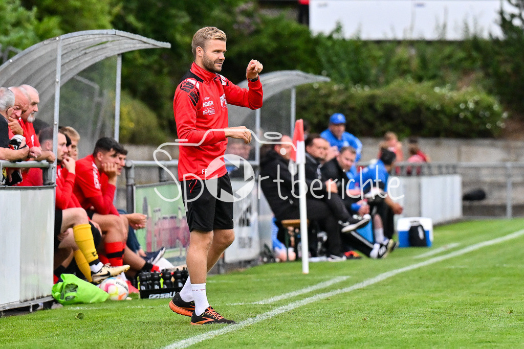 TSV Aindling - FV Illertissen | im Bild Florian FISCHER Trainer TSV Aindling / Einzelfoto / Freisteller / Verbandspokal Bayern: TSV Aindling - FV Illertissen, TSV Aindling Hauptplatz am 05.08.2025