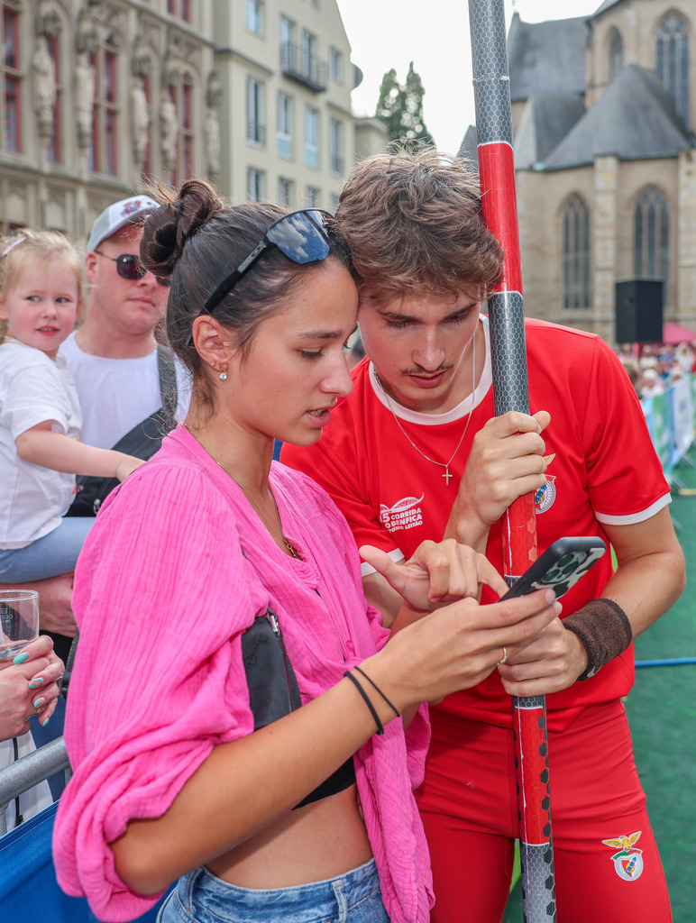 top-top.de-250828-074 | Foto, Video, Fotografie, Videografie, Fotobox, DJ, Discjockey, Musik, Musikbox, Veranstaltung, Photobooth, Amazon, Ebay, Buchtipp, Bestseller, Autor, Verlag, Buch, Wesel, Hamminkeln, NRW, Dinslaken, Rees, Drohne, Hochzeit, Party, Fotobox, Wesel, Fotograf