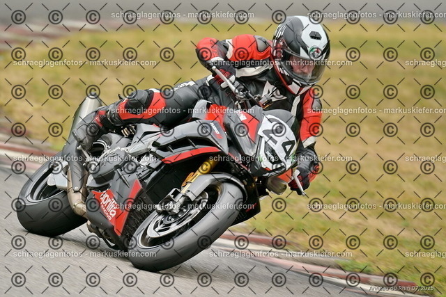 25bt05-1075 | markuskiefer.com - Realisiert mit Pictrs.com