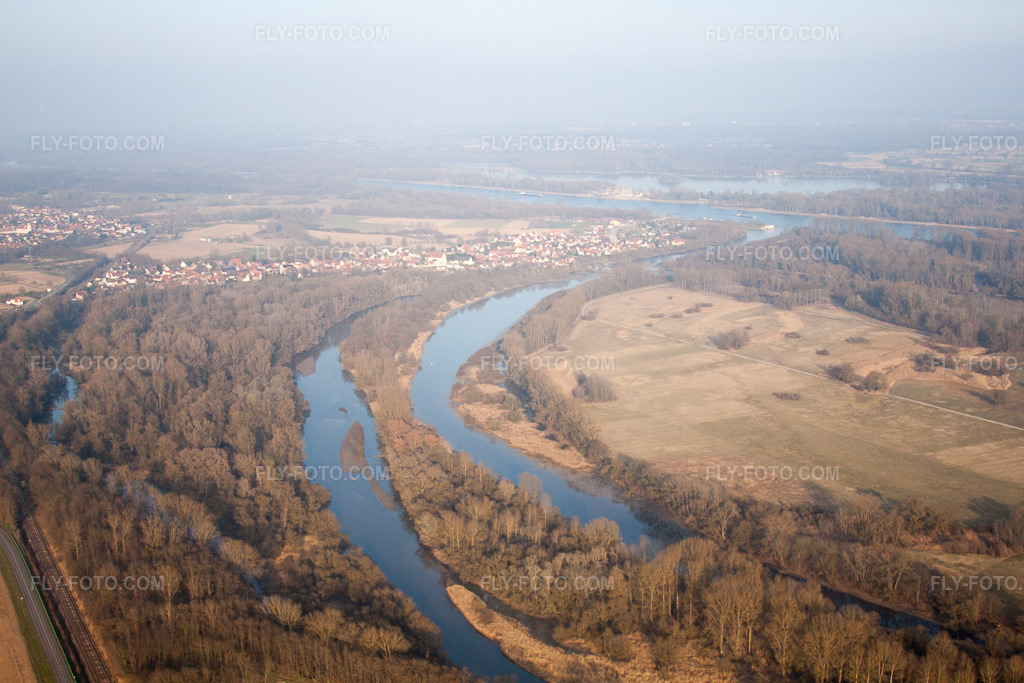Aerial view: View of the town in Munchhausen in the state Bas-Rhin, France.Photo: IMG_62604.jpg taken on 03/07/2014 by Werner Riehm/FLY-FOTO.comResolution of the original: 4752 x 3168 px