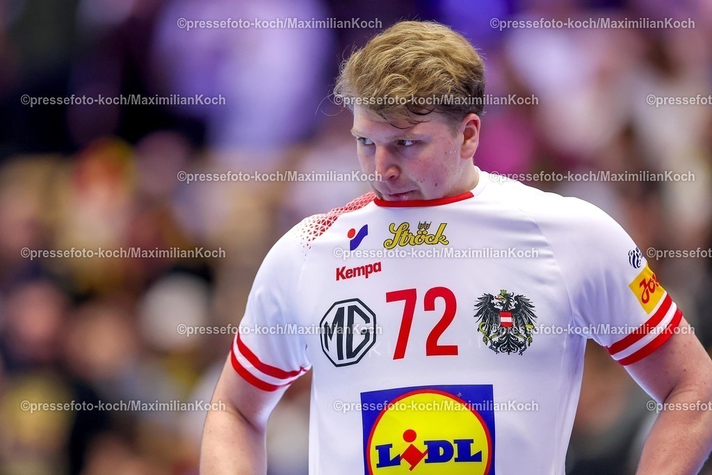 EHF17012601153 | 17.01.2026, Handball, Men's EHF EURO 2026, Österreich - Spanien, Jyske Bank Boxen in Herning, Dänemark, Preliminary Round: Enttäuschung nach der Niederlage Österreichs  Lukas Hutecek (Austria #72) 