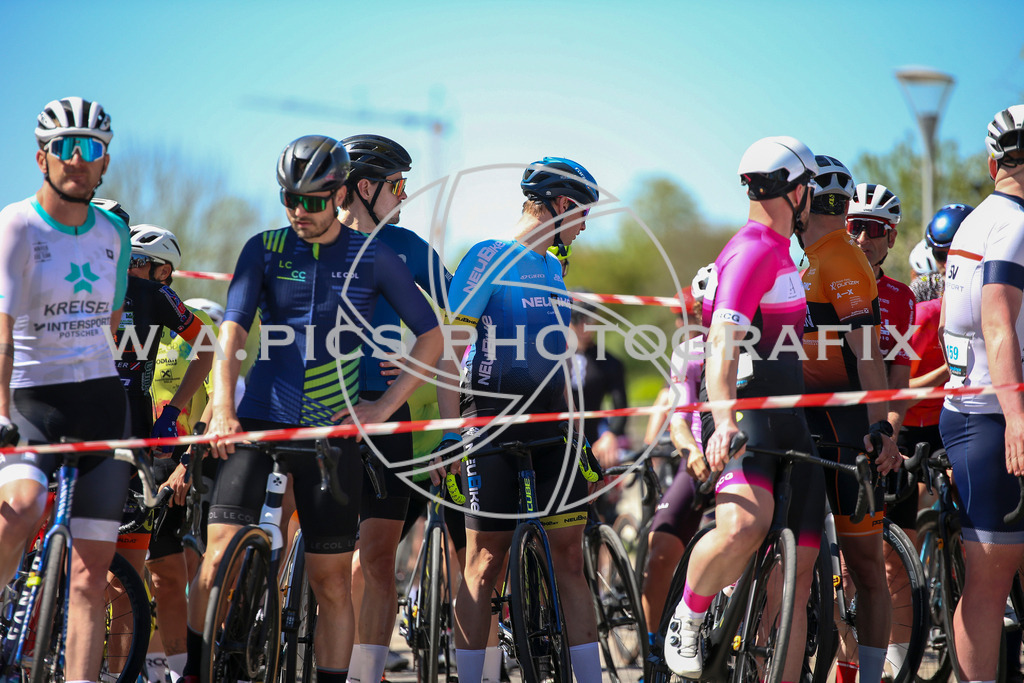 ..... | Wels, 23.04.2026, Kirschblüten Radrennen 2026 , Image shows: Photo: Wapics / Willdoner Andreas