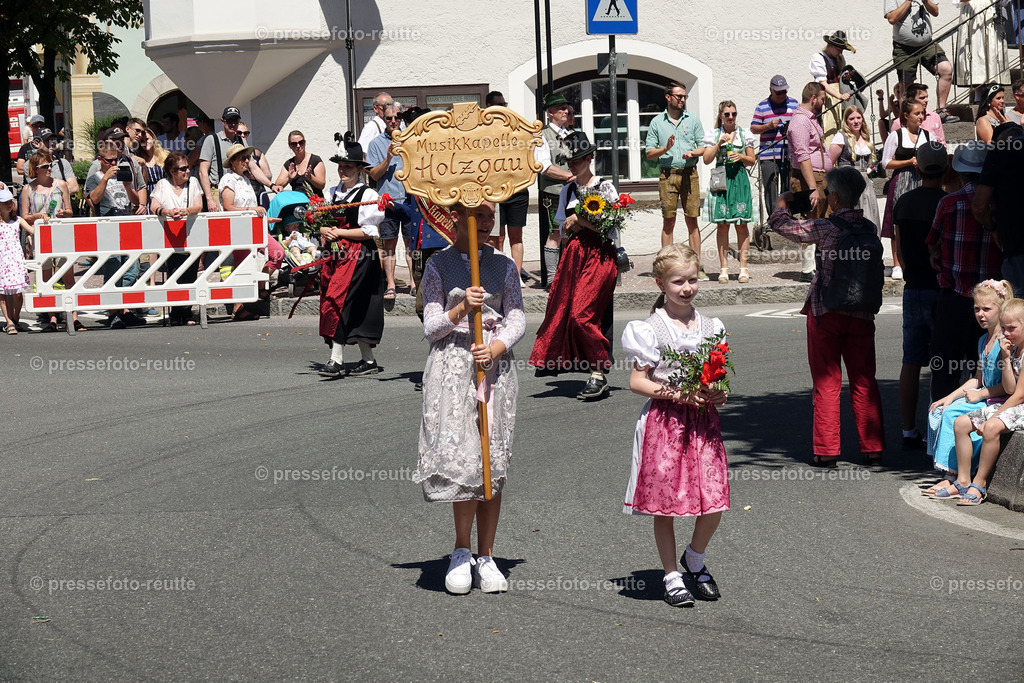 news-2022-Juli17-Musikumzug-Reutte-DSD03372-Holzgau | Info aus dem Bezirk Reutte/Ausserfern Tirol sowie eine umfangreiche Bilddatenbank über die gesamte Region: Lechtal, Talkessel Reutte, Tannheimertal, Zwischentoren. Lech, Plansee, Zugspitze, Grenztunnel, B179, Fernpassstraße, Verkehr, Lawinen, Tradition, - Realisiert mit Pictrs.com