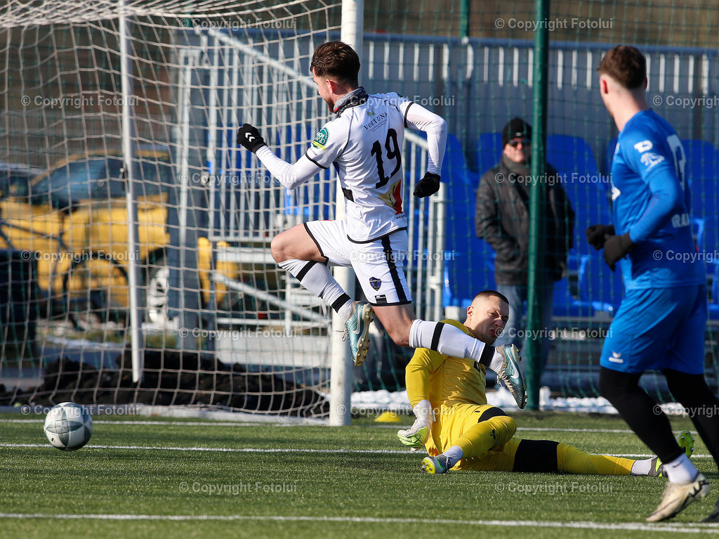 A_LUI_180125_09 | SPORT FUSSBALL TESTSPIEL ASKOE OEDT 1B-SU VORTUNA BAD LEONFELDEN 18.01.2025 IM BILD : ANTONIO PAVLIC (OEDT1B) UND MICHAEL KAPL  (LEONFERLDEN) FOTO:FOTOLUI