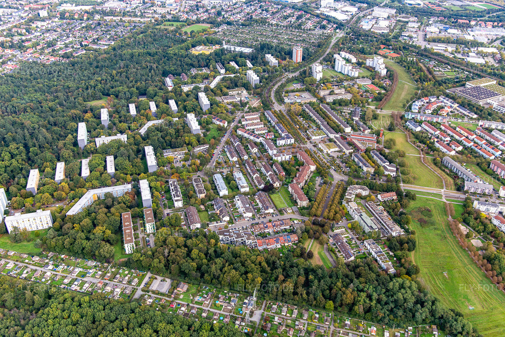 Luftbild: Oberreut Zentrum im Ortsteil Oberreut in Karlsruhe im Bundesland Baden-Württemberg in Deutschland. Foto: IMG_143581.jpg vom 06.10.2024 durch Werner Riehm/FLY-FOTO.de
