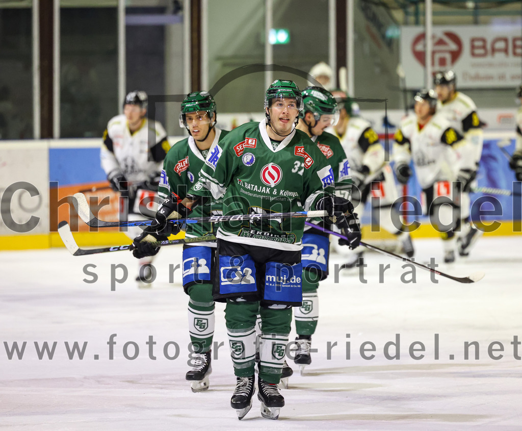 2023-11-17_112_TSV_Erding_gegen_EA_Schongau | Erding, Deutschland, 17.11.2023:
Eishockey, Bayernliga Vorrunde 2023 / 2024, 10. Spieltag, TSV Erding gegen EA Schongau, Endergebnis: 12:4

Thomas Matheson (Erding Gladiators, #37)

Foto: Christian Riedel / fotografie-riedel.net