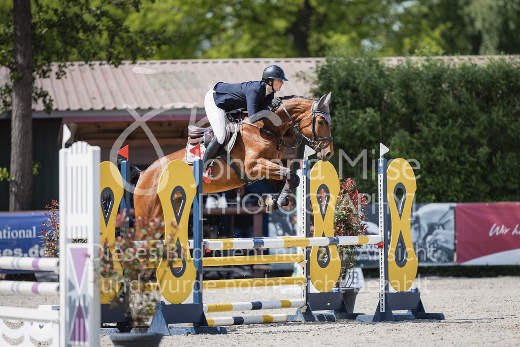 230516_Mühlen_03SprPf-A-329 | Deine schönsten Turniermomente als professionelle Fotos! Entdecke hochwertige Pferdesport-Fotografie im Online-Shop. Jetzt Fotos finden & bestellen!