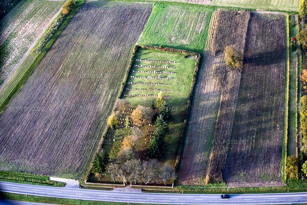 Luftbild: alter jüdischer Friedhof Rülzheim in Rülzheim im Bundesland Rheinland-Pfalz in Deutschland. Foto: IMG_4553.jpg vom 10.11.2006 durch Werner Riehm/FLY-FOTO.de