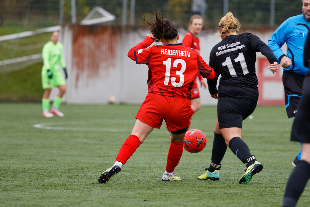 FCHHOH_251005_6691 | 1.FC Heidenheim 1846 II vs. SGM Hohenmemmingen/Sontheim, Fußball, Frauen, Bezirksliga, 2025/2026, 4. Spieltag, 05.10.2025 in Heidenheim, Kunstrasen b. Voith-Arena West(Foto: Michael Bulling) - Realisiert mit Pictrs.com