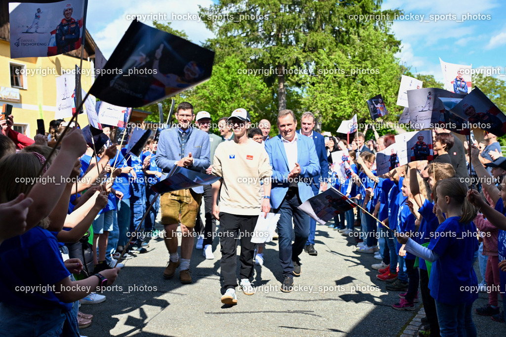 Empfang Daniel Tschofenig | Kärntner Landeshauptmann Stellvertreter Martin Gruber, Daniel Tschofenig, ürgermeister Hohenthurn Michael Schnabl, Kinder Empfangen Daniel Tschofenig, Empfang Daniel Tschofenig, Empfang Daniel Tschofenig am 10.05.2025 in Hohenthurn (Mehrzweckhaus Hohenthuurn), Austria, (Photo by Bernd Stefan)