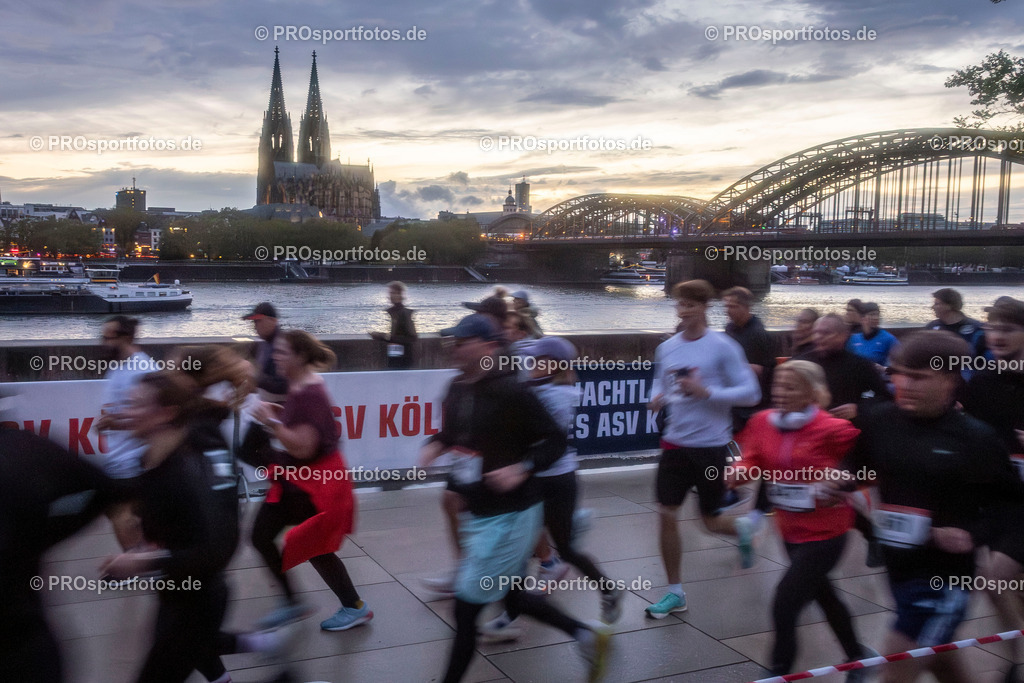 23. ASV Nachtlauf; Koeln, 13.05.26 | Impressionen vom 23. ASV Nachtlauf am 13.05.26 am Tanzbrunnen in Koeln. Foto: BEAUTIFUL SPORTS/Leah Kohring