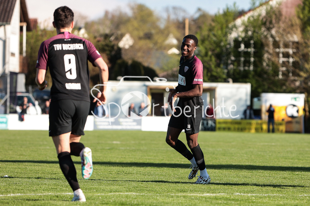 FC Pipinsried - TSV Buchbach | Daniel MUTEBA (TSV #16) jubelt nach seinem Treffer zum 0-1