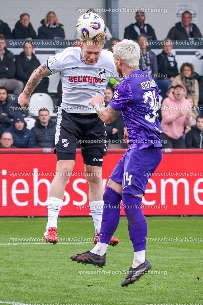 xSSCx08112501123 | 08.11.2025, xsscx, Fuﬂball 3. Liga, SC Verl - FC Erzgebirge Aue, 14. Spieltag, Sportclub Arena, Saison 2025 2026: Jonas Arweiler (SC Verl #9) im Zweikampf gegen Boris Tashchy (Erzgebirge Aue #14) DFB regulations prohibit any use of photographs as image sequences and or quasi-video.