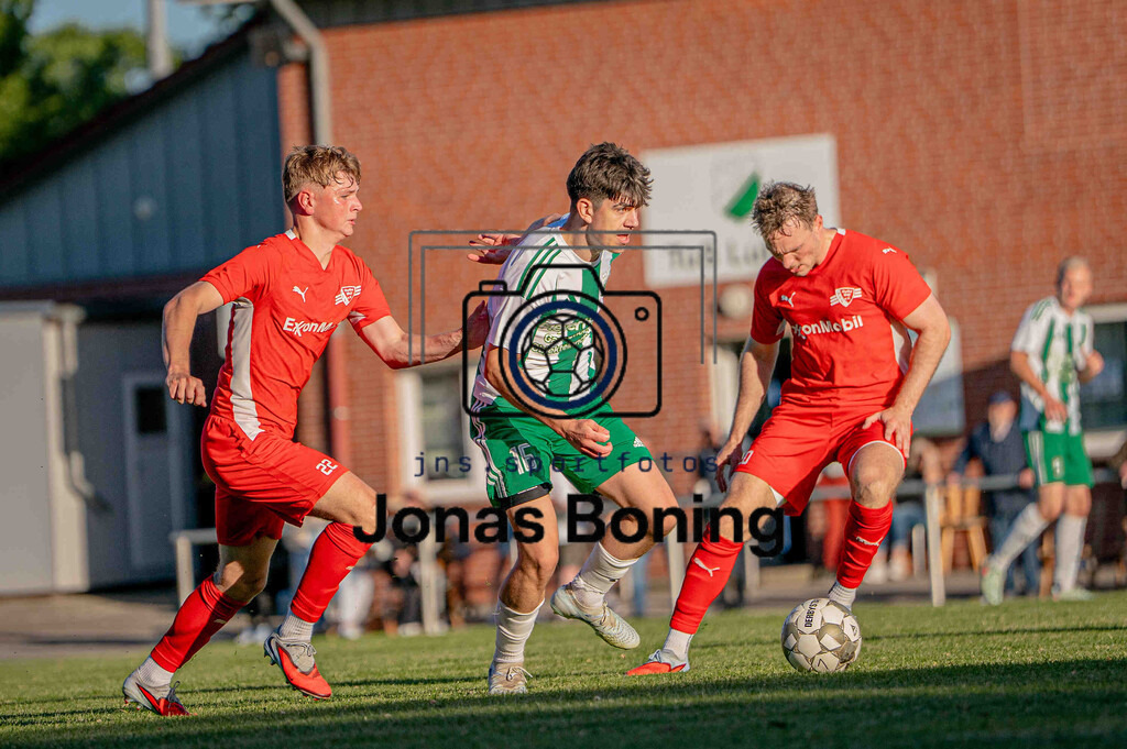 Fußball I Herren I Saison 2025-2026 I Bezirksliga Weser-Ems 4 I 20. Spieltag I TuS Lutten - VfL Oythe I 18045 | jns.sportfotos - Realisiert mit Pictrs.com