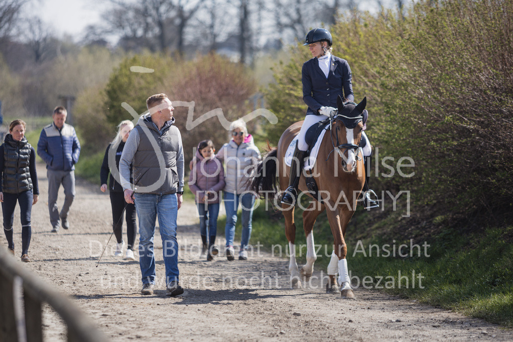 230410_Frühlingsfest_Dressurpf-M-132 | Deine schönsten Turniermomente als professionelle Fotos! Entdecke hochwertige Pferdesport-Fotografie im Online-Shop. Jetzt Fotos finden & bestellen!