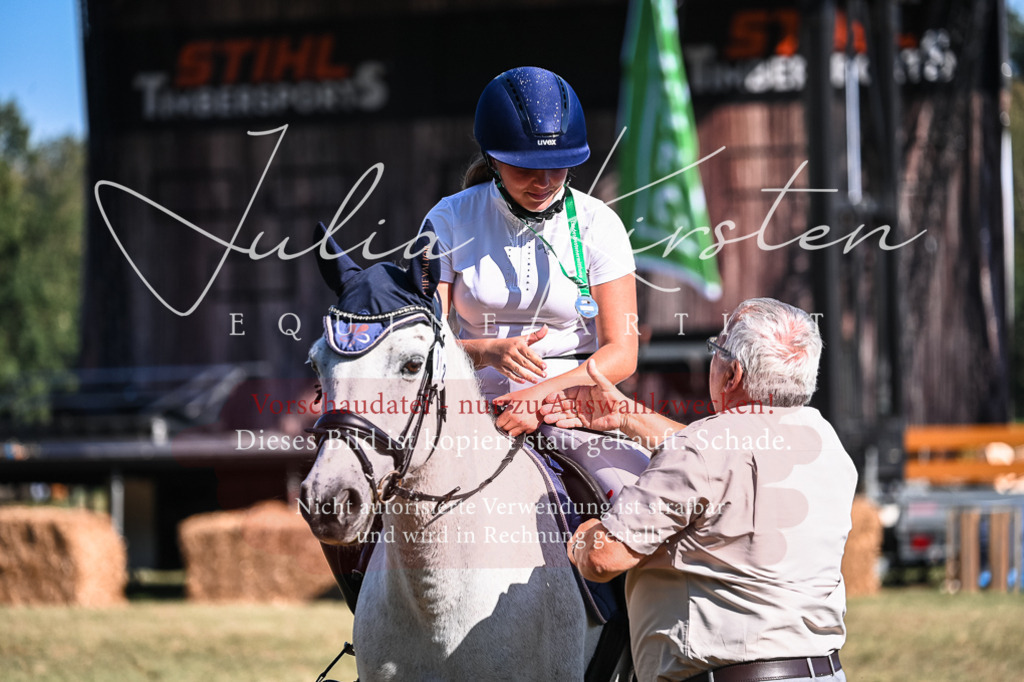 DSC_7103 | Pferde- und Turnierfotografie in Westsachsen. Pferdeportraits, Auftragszeichnungen und intuitive Kunst.